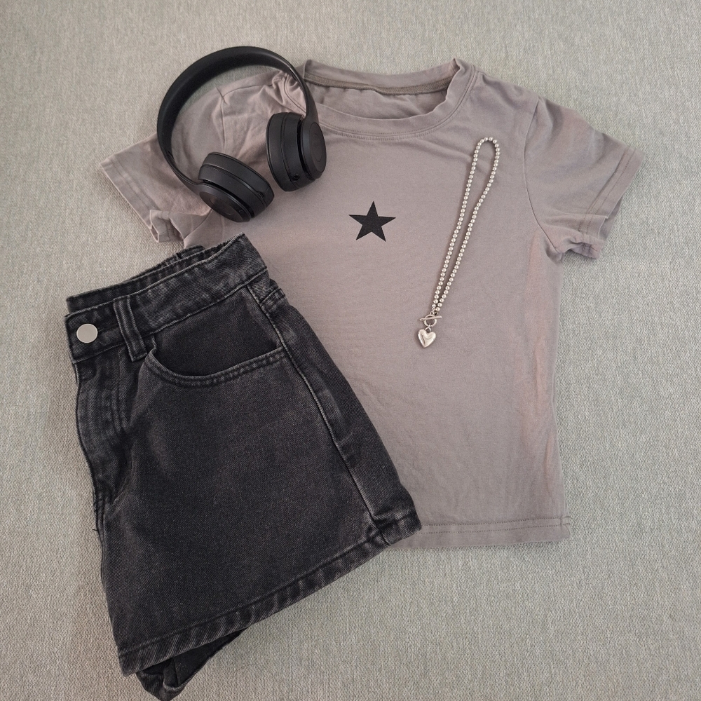 DAZY grey star tee ₊˚⊹౨ৎ ₊˚⊹